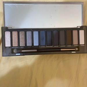 Urban decay eyeshadow palette smoky 12x1.3g